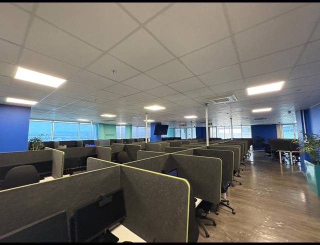1,660M² OFFICE TO LET IN FORESHORE